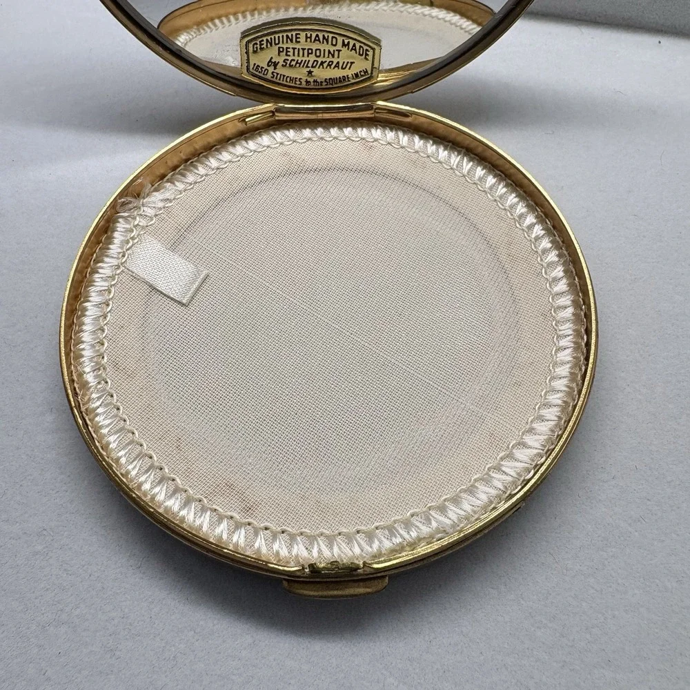 Vintage Flower Embroidered Make-up‎ Compact Powder Case